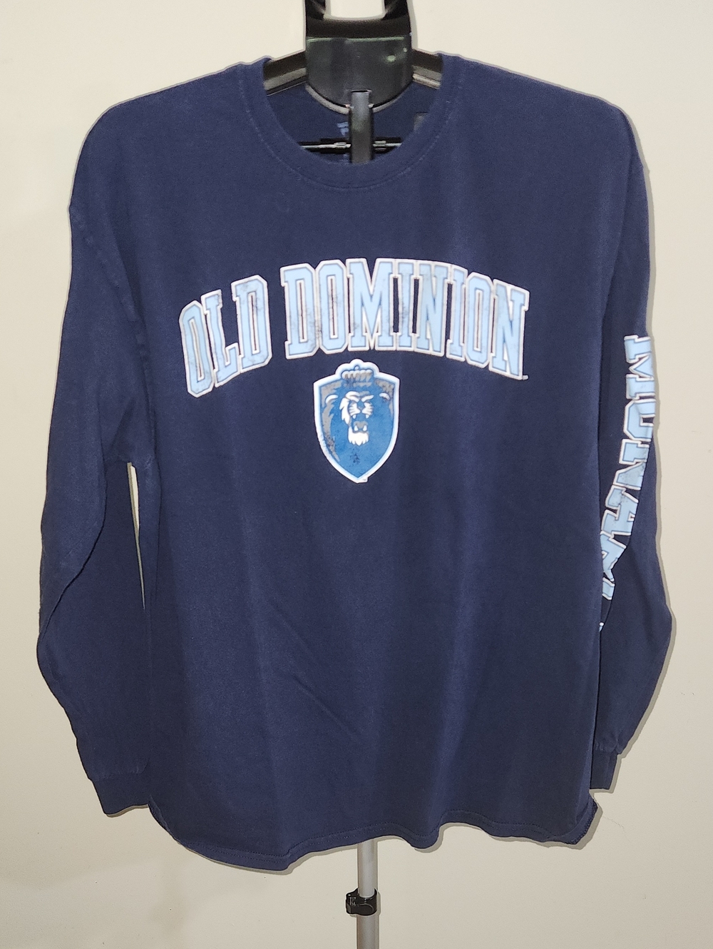 Fanatics Navy Blue Old Dominion Long Sleeve Tee. Size XL.